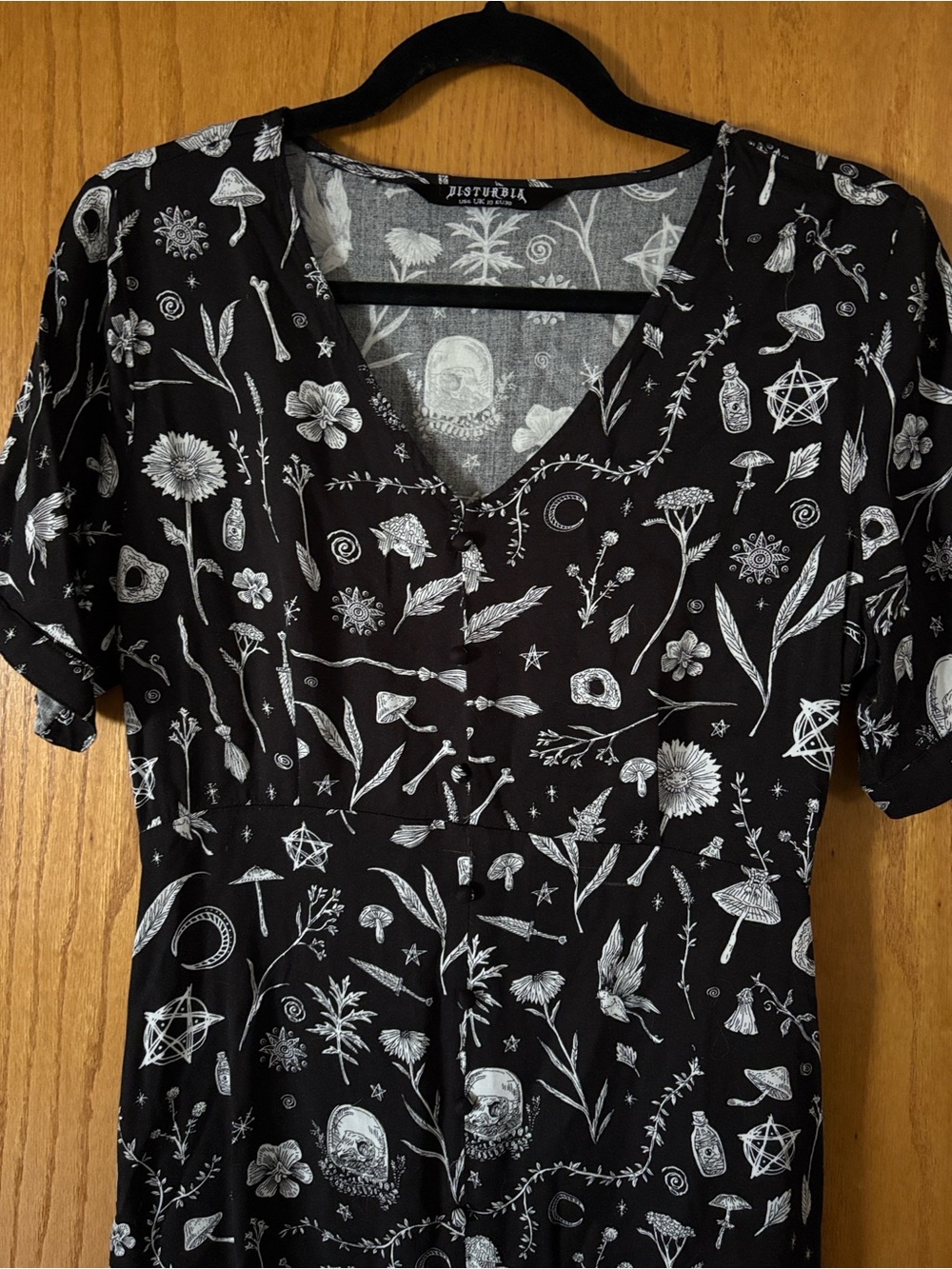 Disturbia | Hedgewitch V Neck Midi Dress - Picture 4 of 15